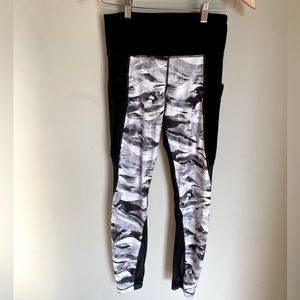 Athleta Womens Black White with Mesh Leggings Size Small